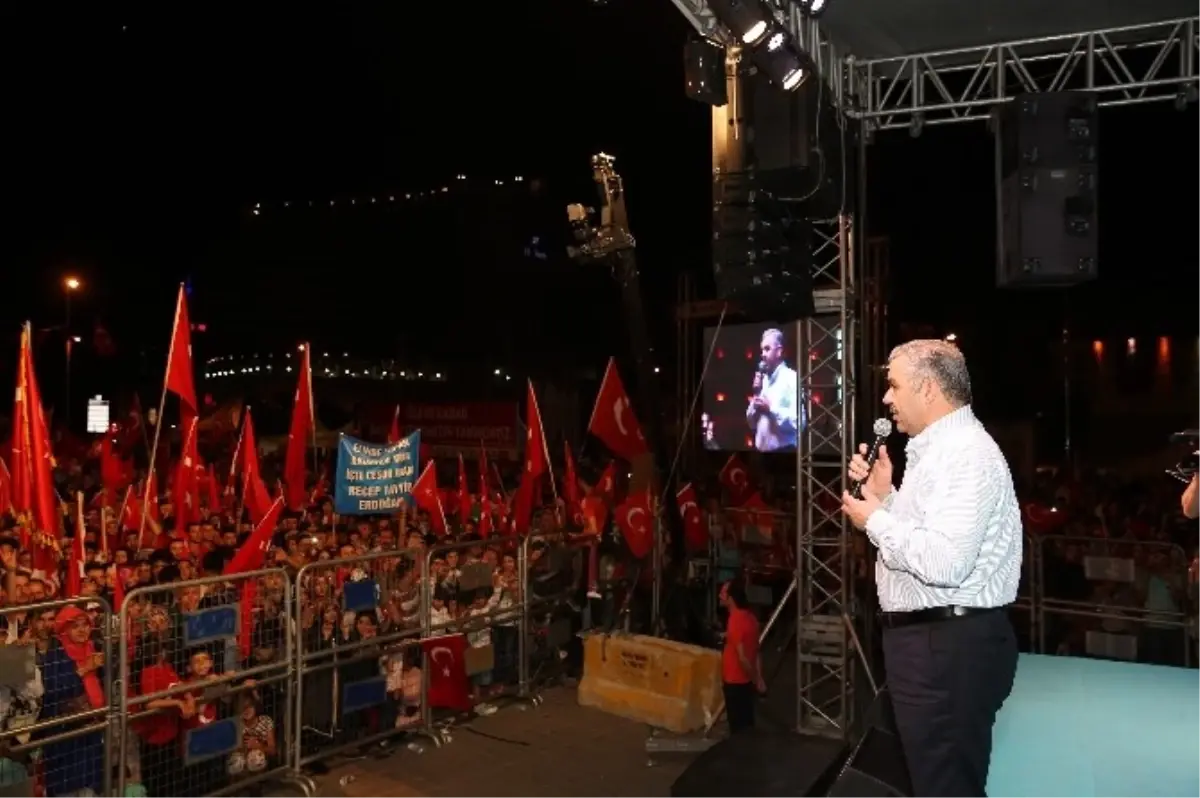 Demokrasi Zaferini Millet Kazandı"