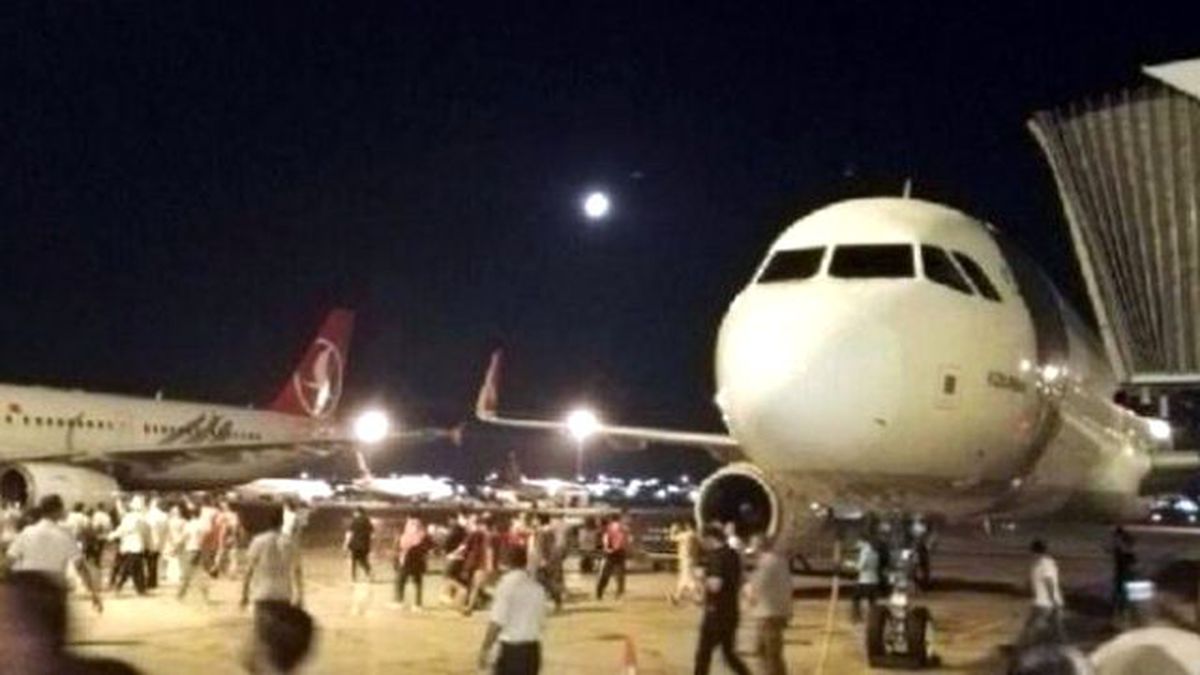 Erdoğan'ın Uçağı 15 Temmuz'da Atatürk Havalimanı'na Böyle İndi