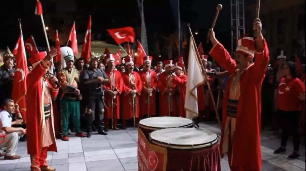 Eskişehir Demokrasi Nöbetini Mehteran ile Birlikte Tuttu