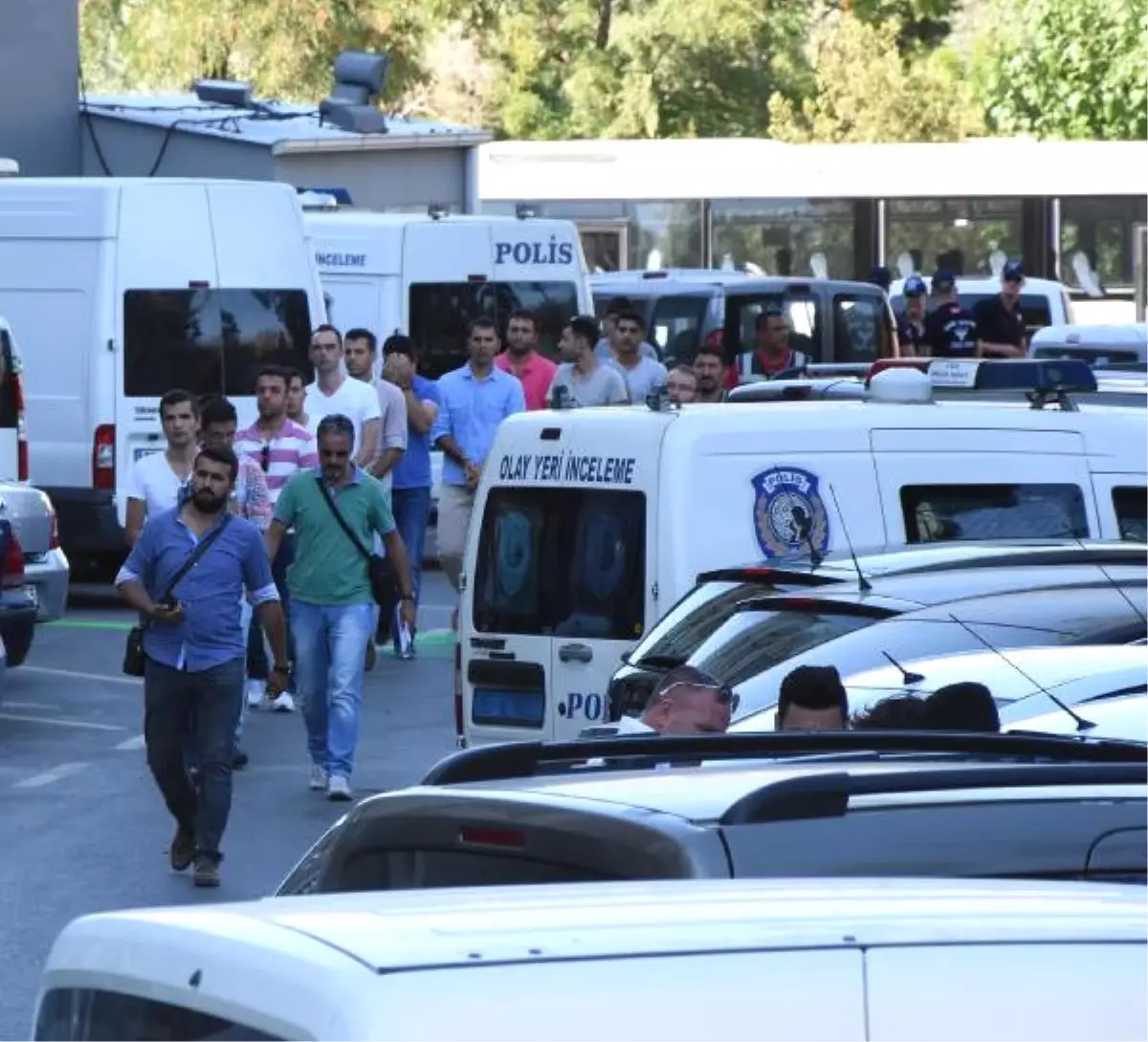 Foça Deniz Üssünde Polis Araması (5)