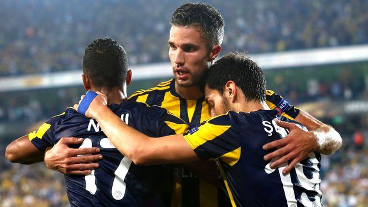 Fransız Basını: PSG, Robin van Persie'yi Kadrosuna Katmak İstiyor