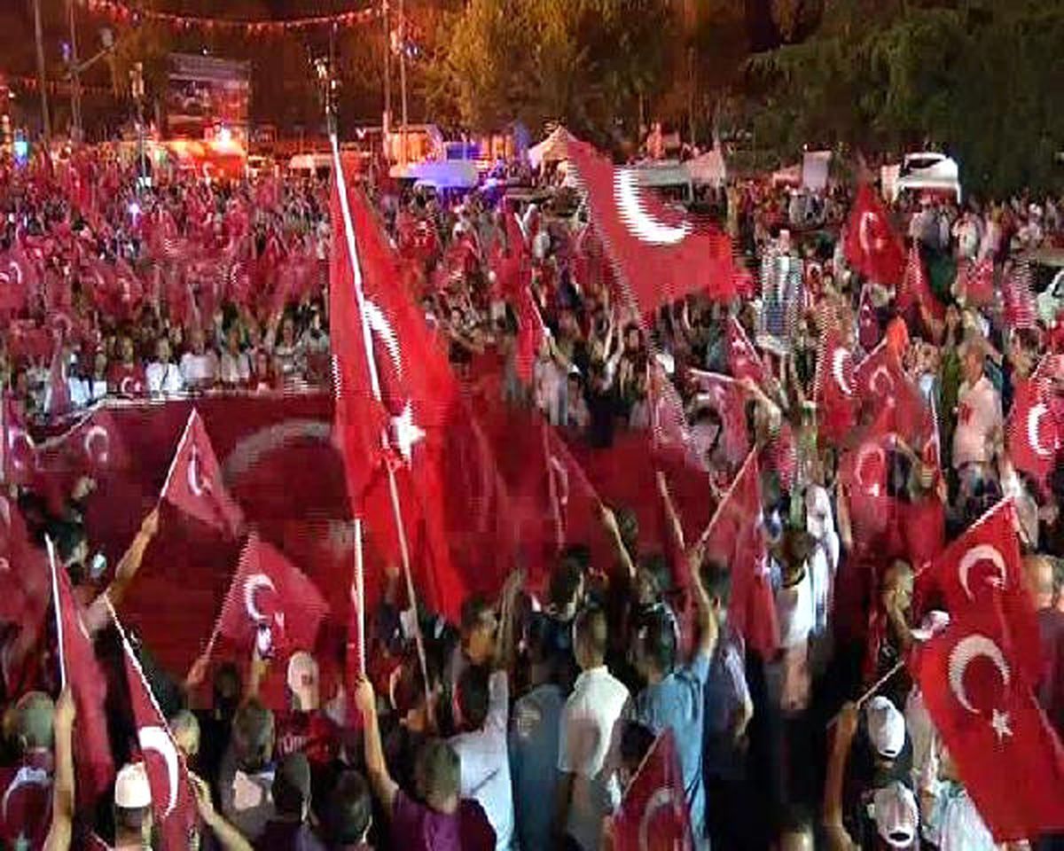 İstanbul\'da \'Demokrasi Nöbeti\' (1)