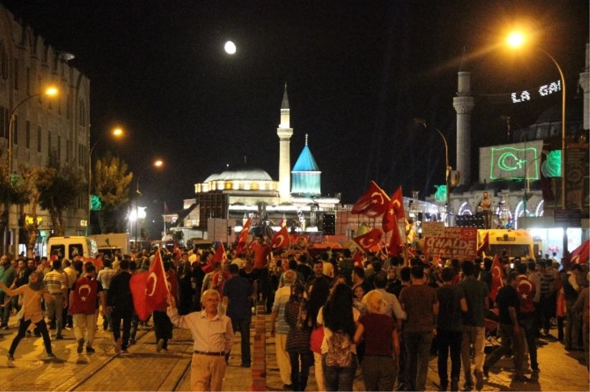 Konya\'da Darbe Girişimine Tepki Sürüyor