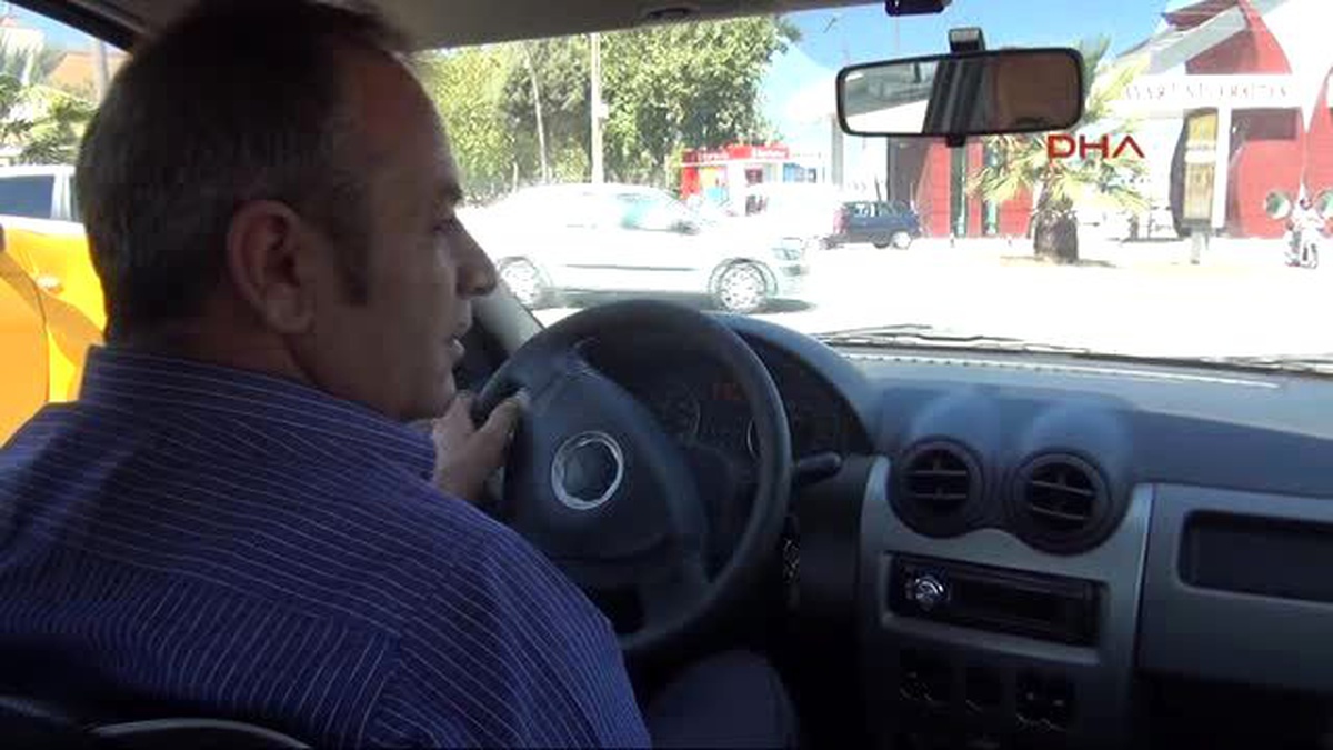 Manisalı Taksici Bildiği 2 Yabancı Dille Turistlerin Gözdesi