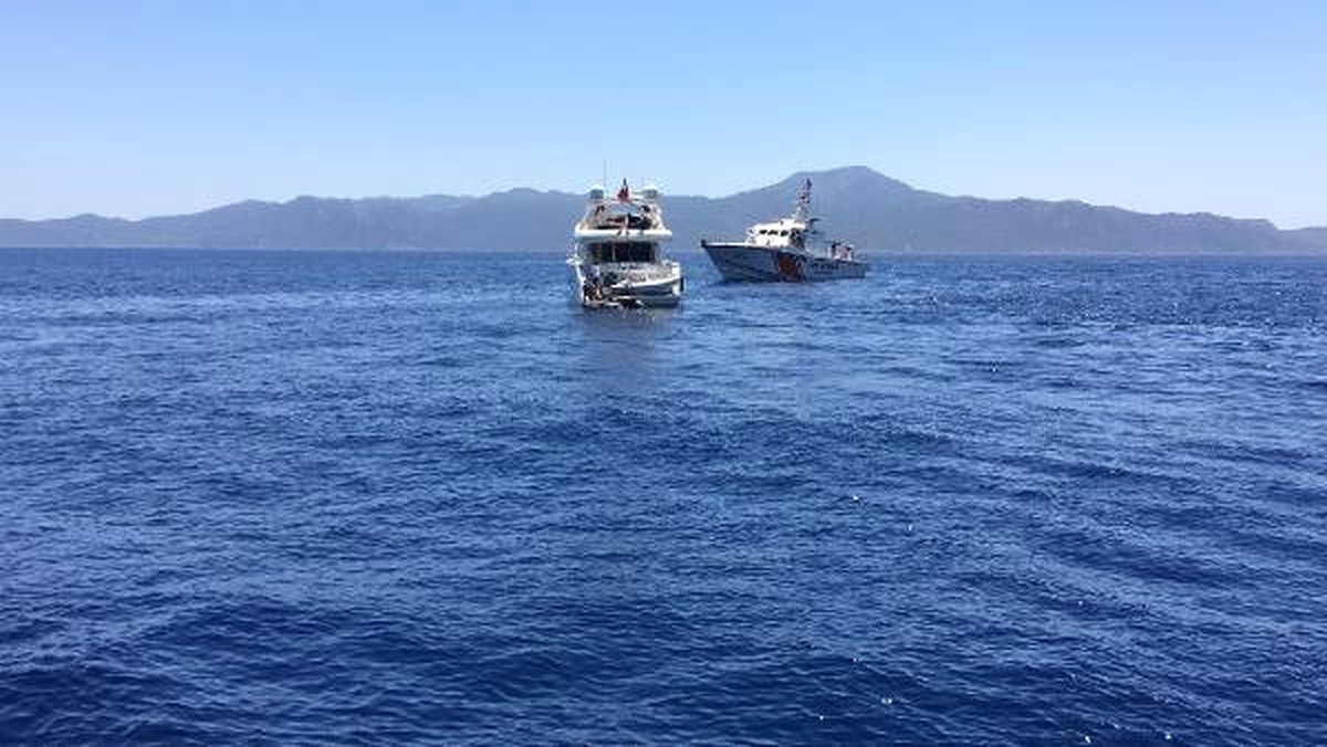 Marmaris\'te Firari Askerlere Ait Telefonlar ve Hücum Yelekleri Bulundu (4)