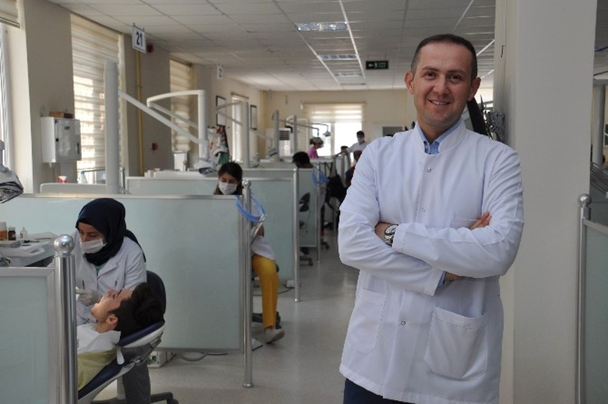 Neü\'de Dünyadaki Diş Hekimleriyle Rekabet Edebilecek Öğrenciler Yetiştiriliyor