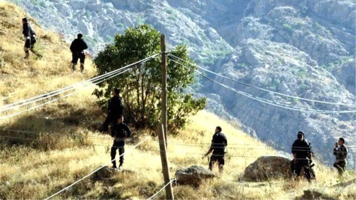 Nusaybin\'de 3 Teröristin Battaniyeye Sarılmış Halde Cesedi Bulundu