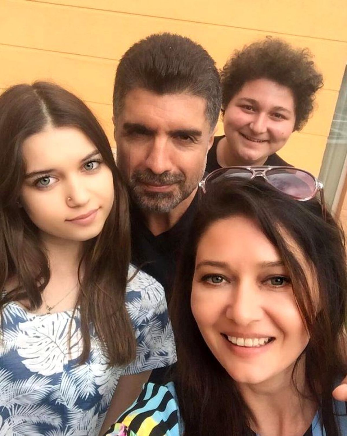 Özcan Deniz, Başrol Oyuncusunu Instagram'dan Buldu