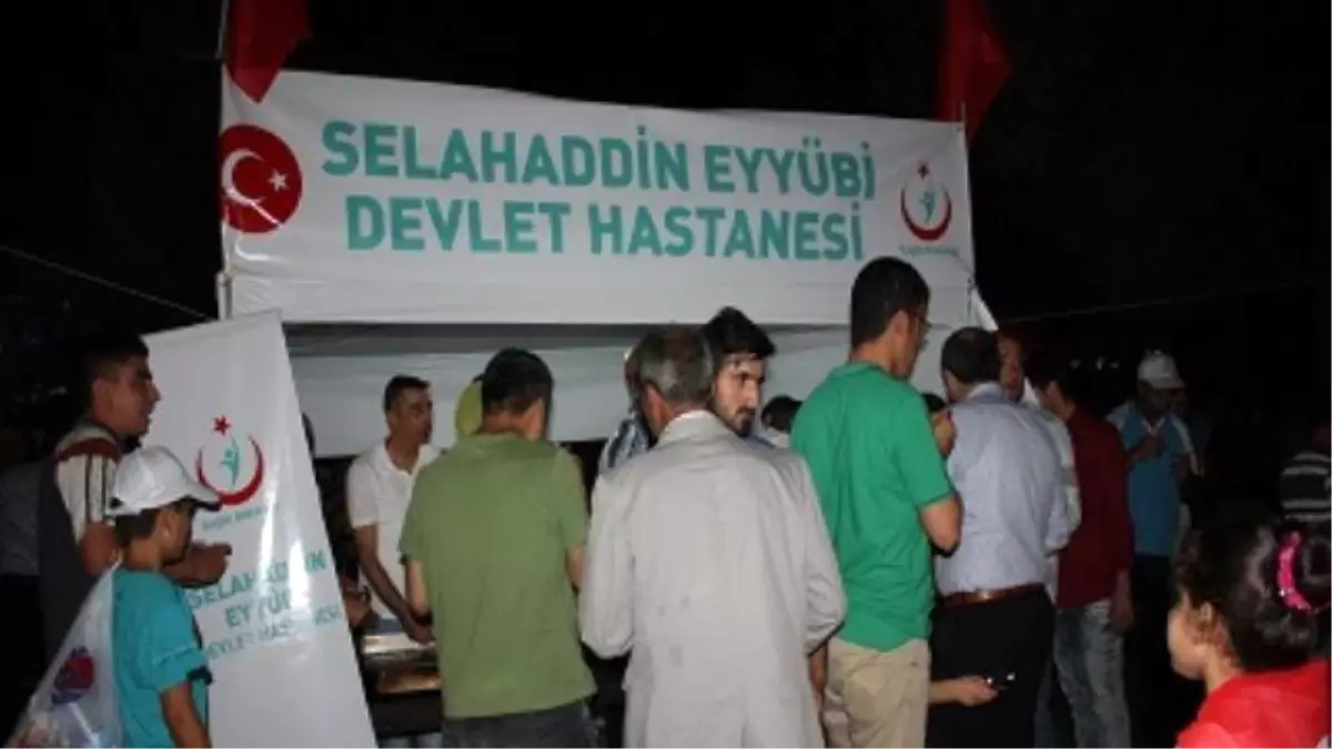 Selahattin Eyyubi Devlet Hastanesi 4 Bin Kişiye Helva Ve Su Dağıttı