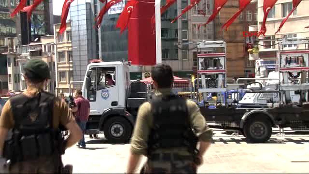 Taksim\'deki Cumhuriyet ve Demokrasi Mitingi