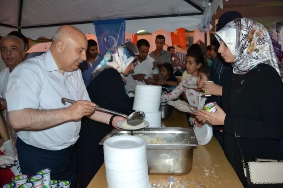 Adıyaman Üniversitesi Milli İrade Kahramanlarına Yemek İkramında Bulundu