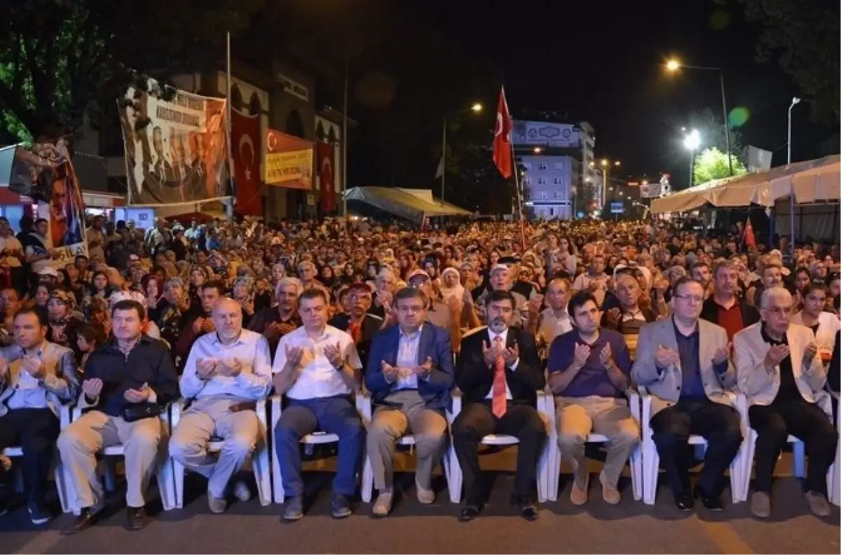 Afyonkarahisar\'da "Demokrasi Nöbeti" 10. Gününde de Coşku İçerisinde Tutuldu