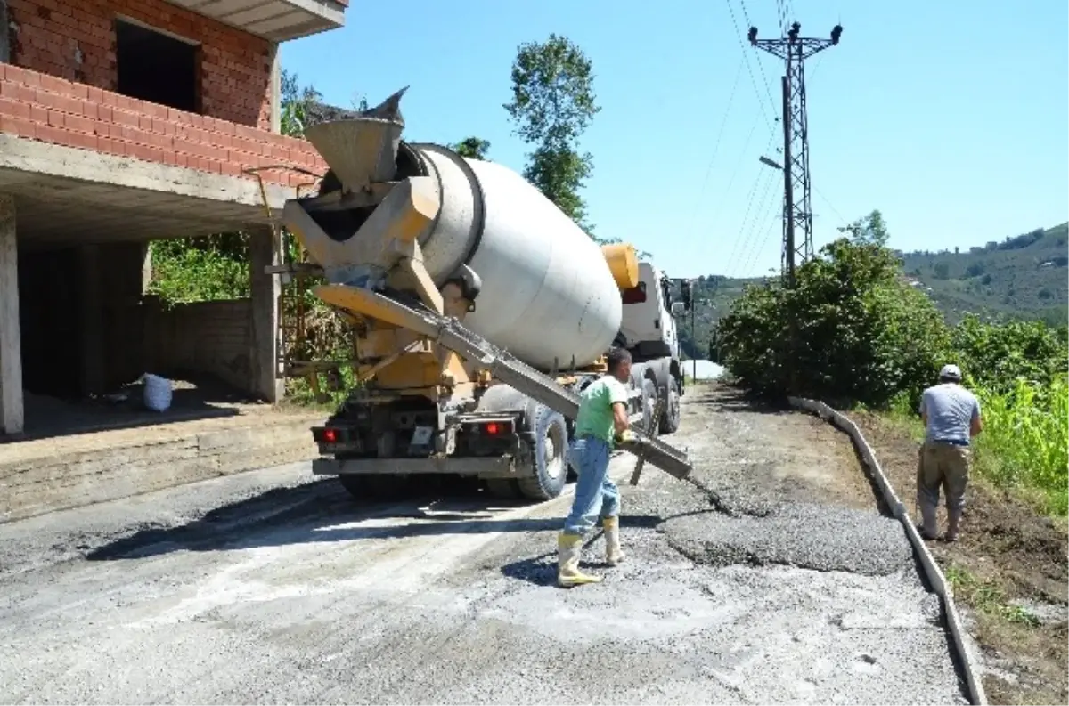 Akören-Yeşilyurt-Özdemirci Mahallelerinin Yolları Betonlanıyor