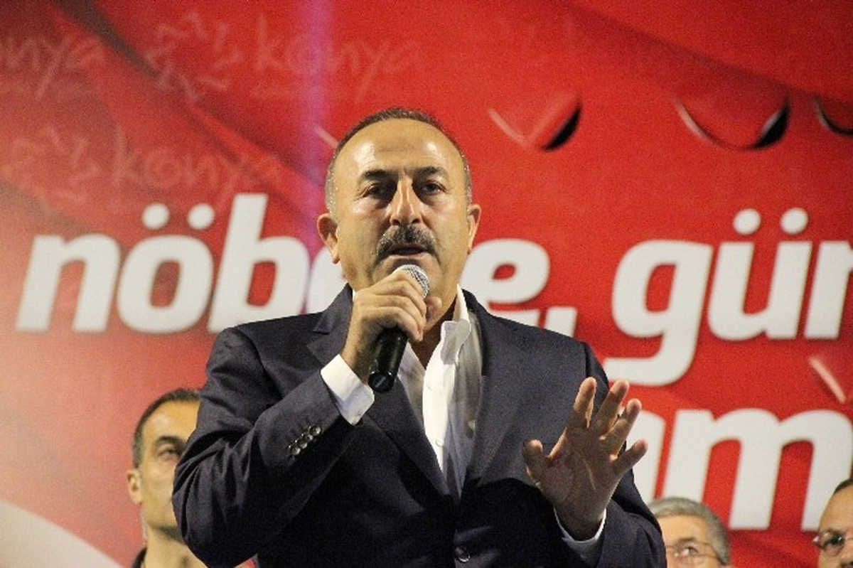 Bakan Çavuşoğlu, Konya\'da Demokrasi Nöbetine Katıldı