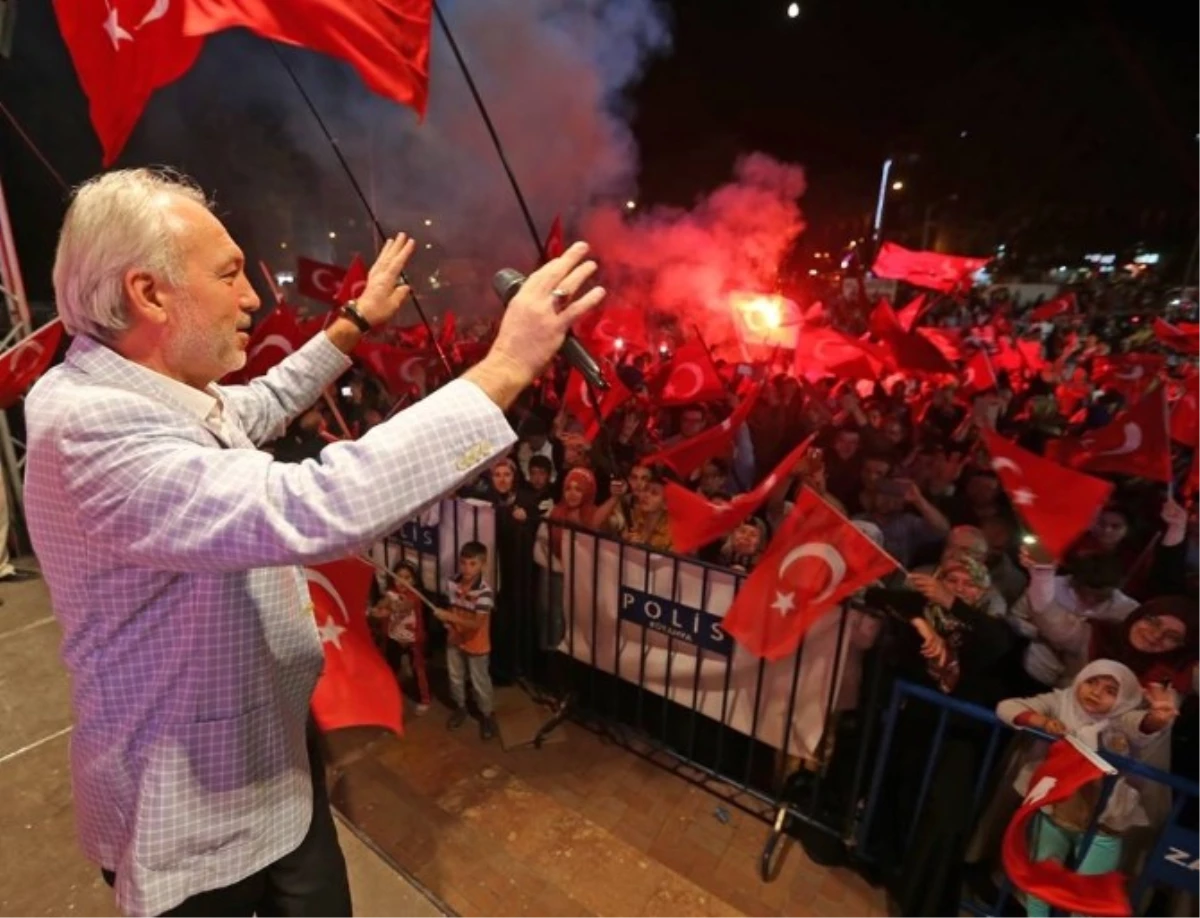 Başkan Kamil Saraçoğlu: Halkımız Meydanlarda Demokrasi Destanı Yazıyor