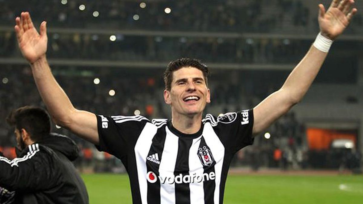 Beşiktaş Taraftarından Mario Gomez'e Twitter Üzerinden Geri Dön Çağrısı