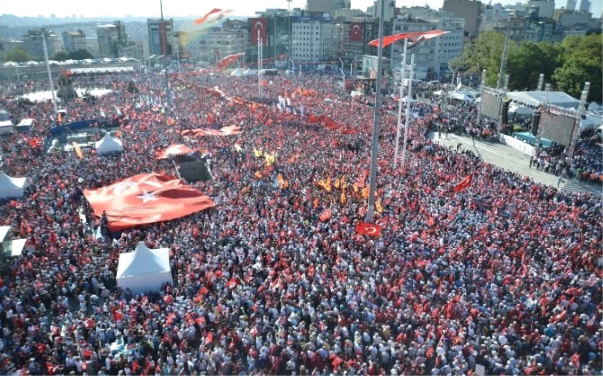 Cumhuriyet ve Demokrasi Mitingi"Ne Büyükçekmece\'den de Katılım Büyük Oldu