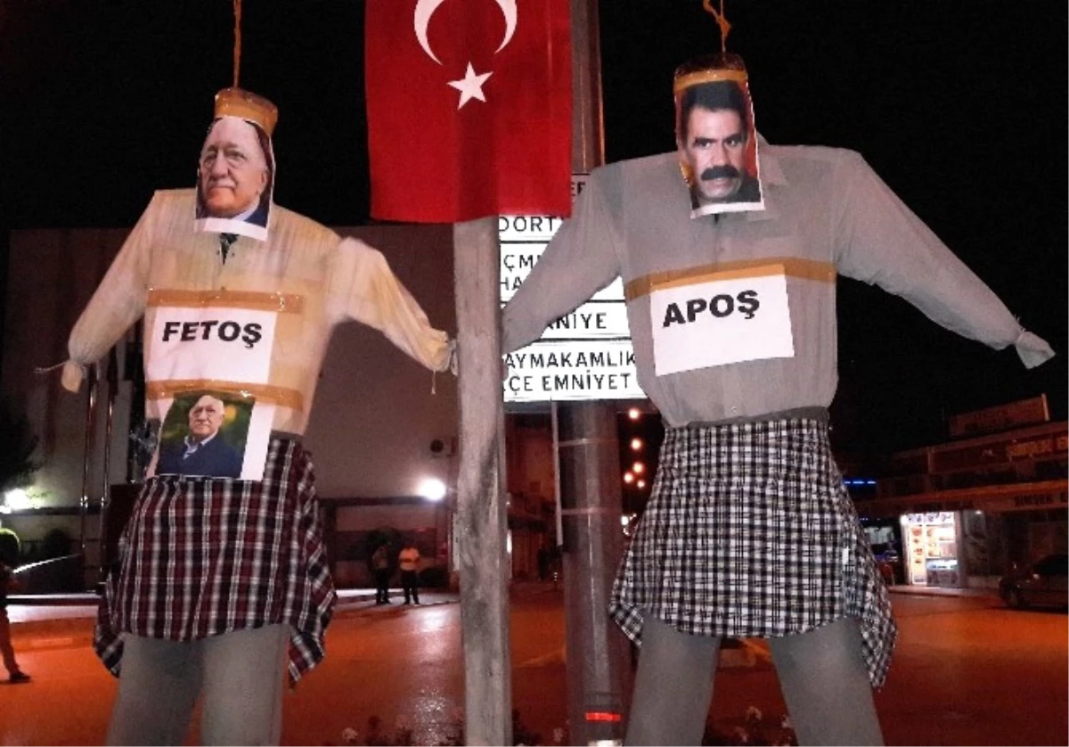 Demokrasi Nöbetinde Gülen ve Öcalan\'ın Maketlerini Astılar