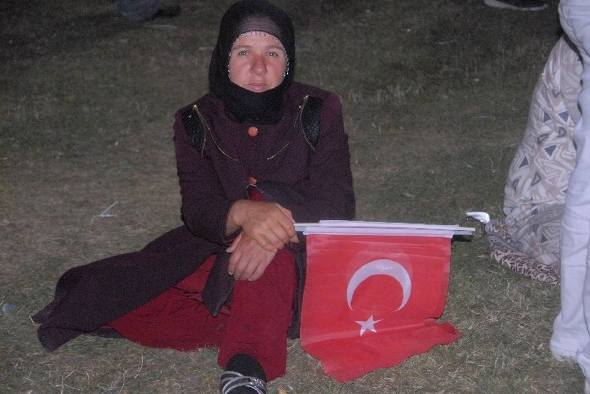 Diyarbakırlılar Demokrasi Nöbetinin 11. Gününde de Meydanları Doldurdu