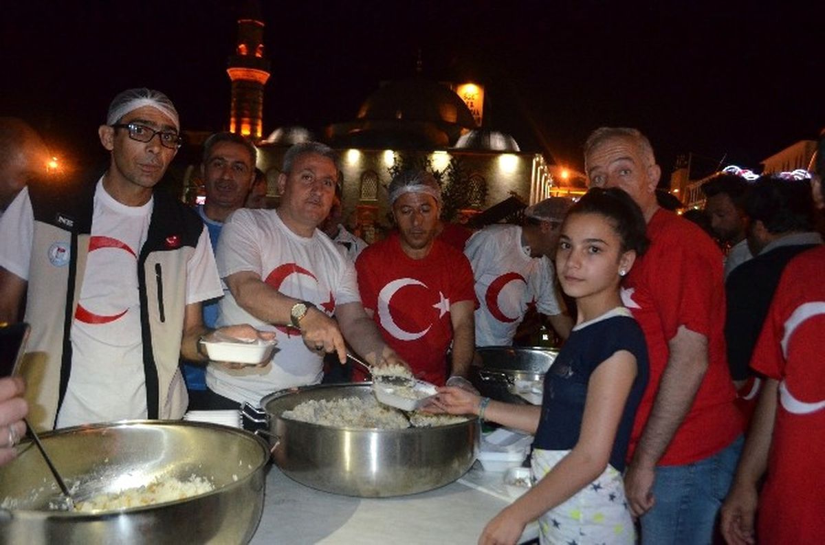 Erzurum Ghsim\'den Demokrasi Pilavı