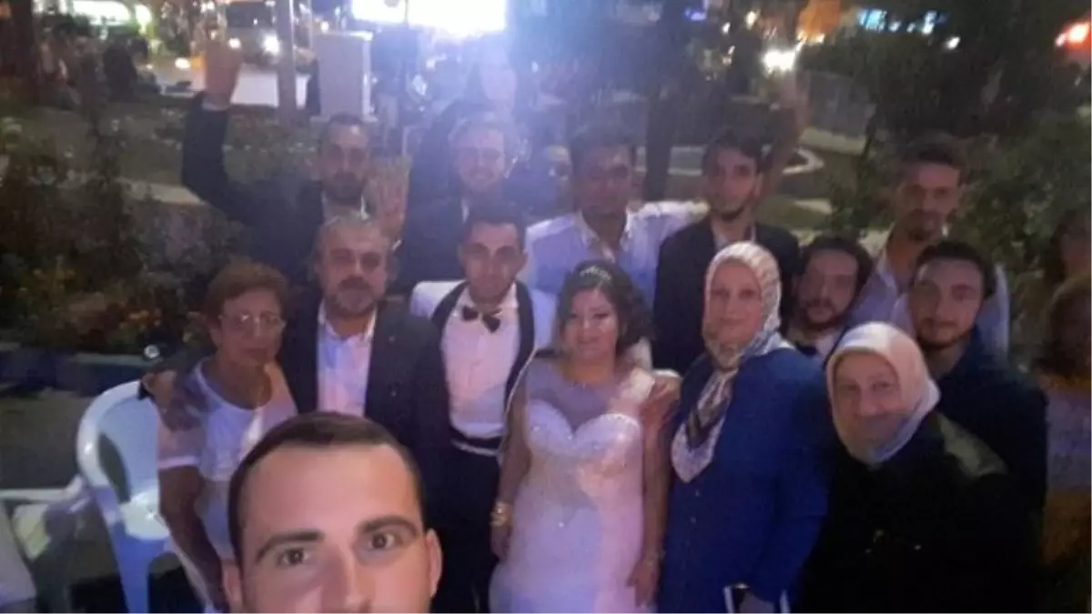 Gelin ve Damat Demokrasi Nöbetinde