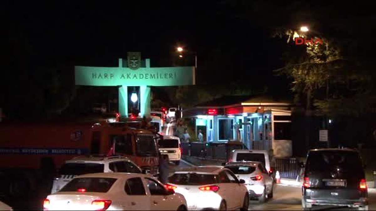 Harp Akademileri Lojmanlarına Polis Baskın Düzenledi