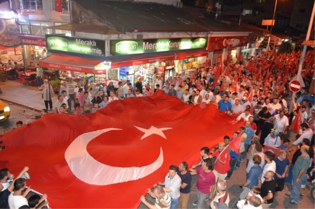 Karamürsel\'de Mehteran Eşliğinde Demokrasi Nöbeti