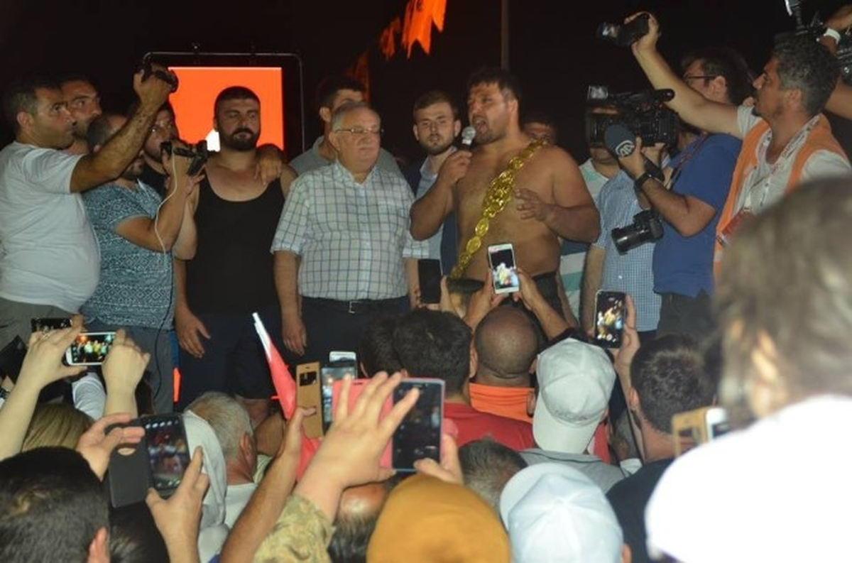 Kırkpınar\'ın Şampiyonu \'Altın Kemerle\' Demokrasi Şöleninde