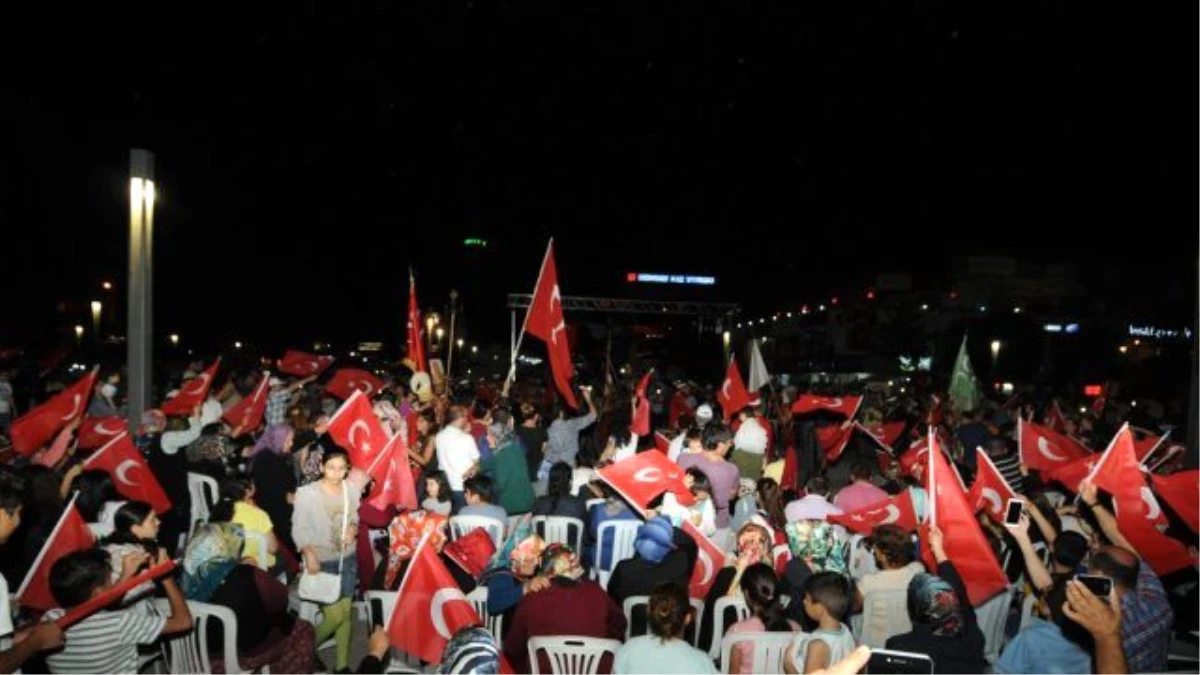 Kırşehir\'de Demokrasi Nöbetleri Sürüyor