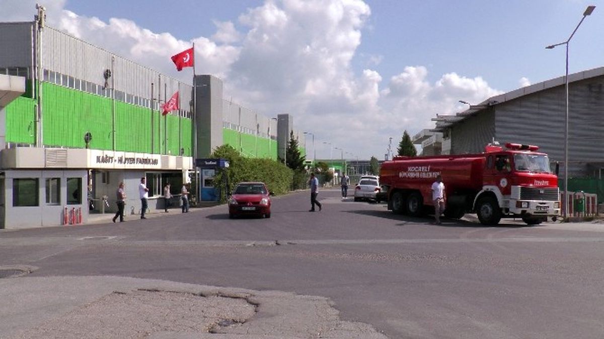 Kocaeli\'de Kimya Fabrikasında Çıkan Yangın Korkuttu