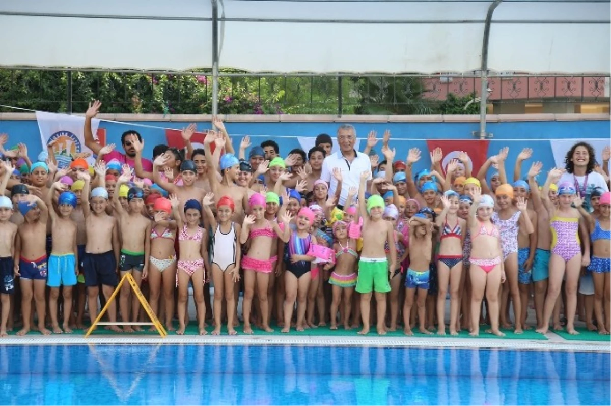 Mezitli Belediyesi, 4-60 Yaş Arası Kursiyerlere Yüzme Öğretti