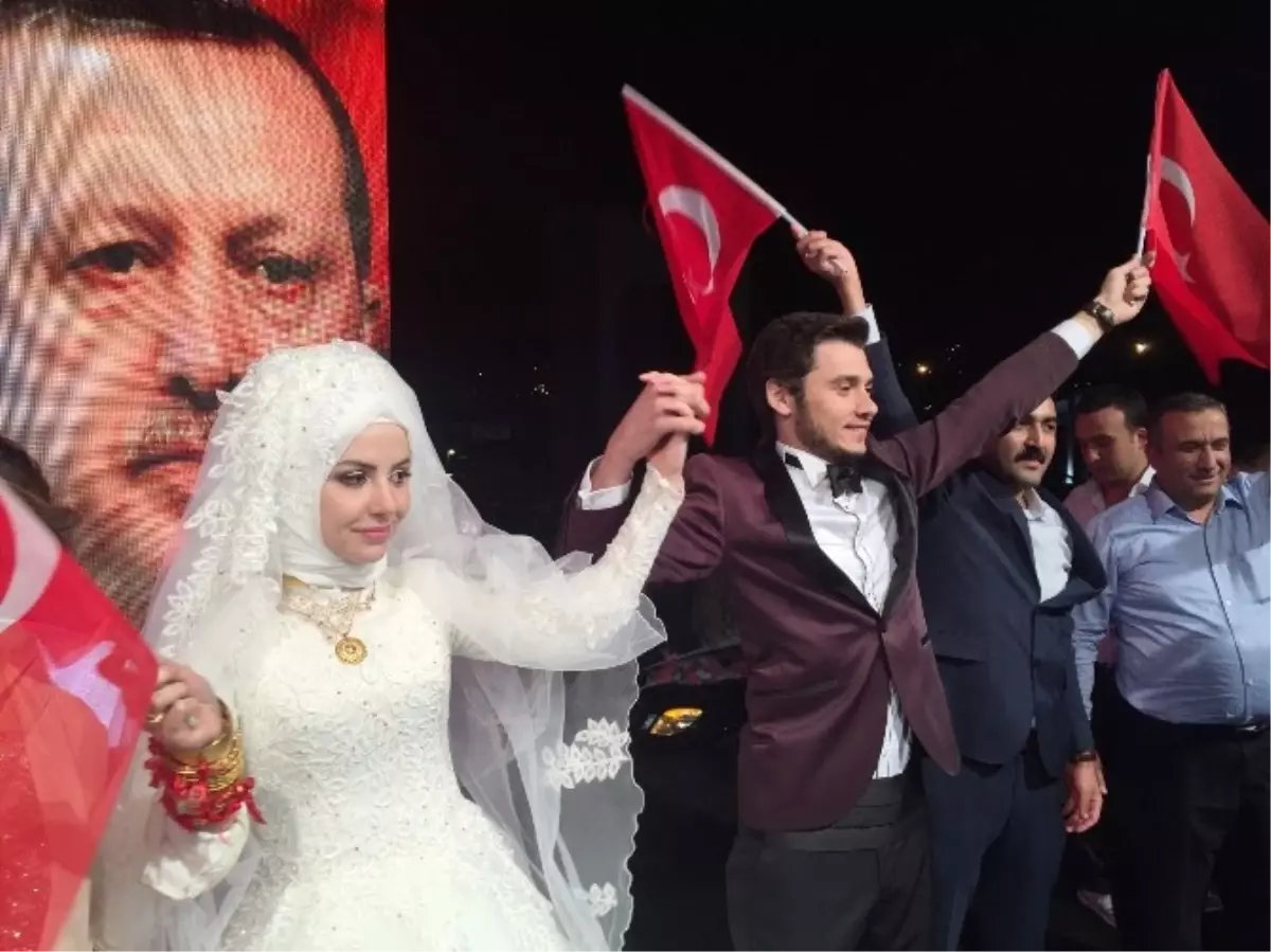 Nikah Masasından Kalkıp Demokrasi Nöbetine Katıldılar