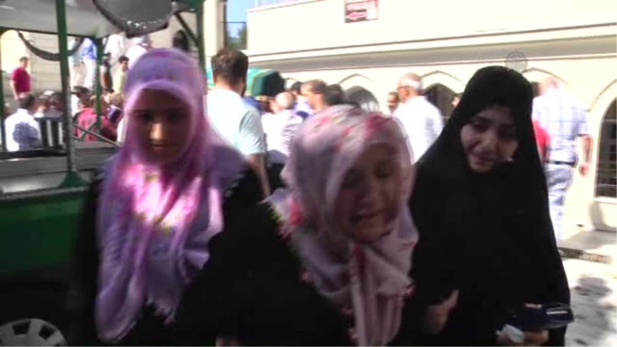 Sultangazi\'de Şehit Olan Erhan Dündar\'ın Cenazesi Toprağa Verildi