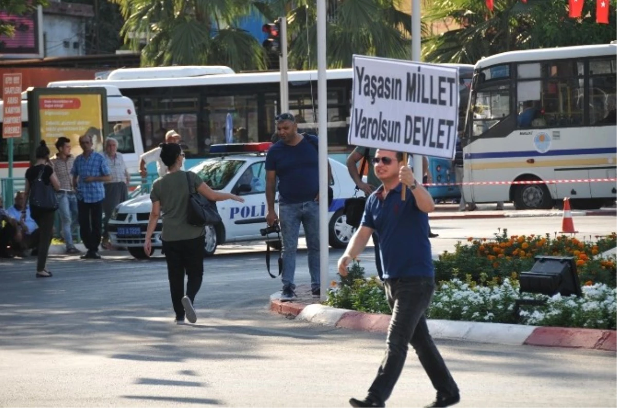 Tarsus\'ta Fetö\'yü Andıran Cansız Manken Yakarak Protesto Etti
