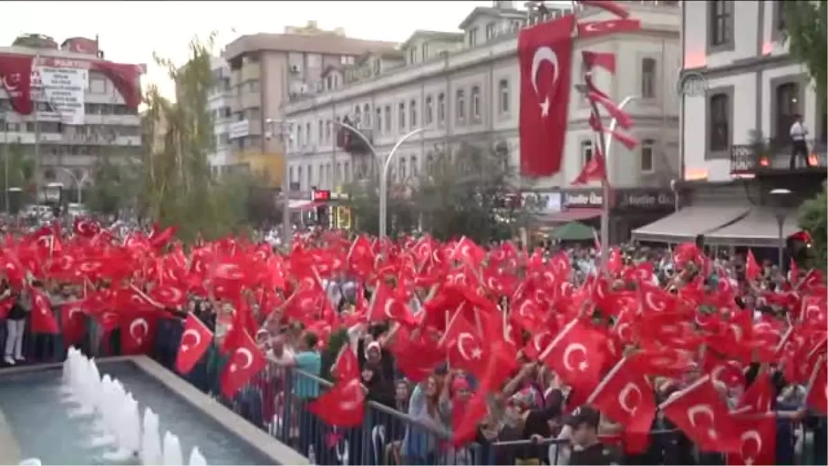 Tekrar) - Fetö\'nün Darbe Girişimine Tepkiler - Sanatçı Uğur Işılak - Trabzon