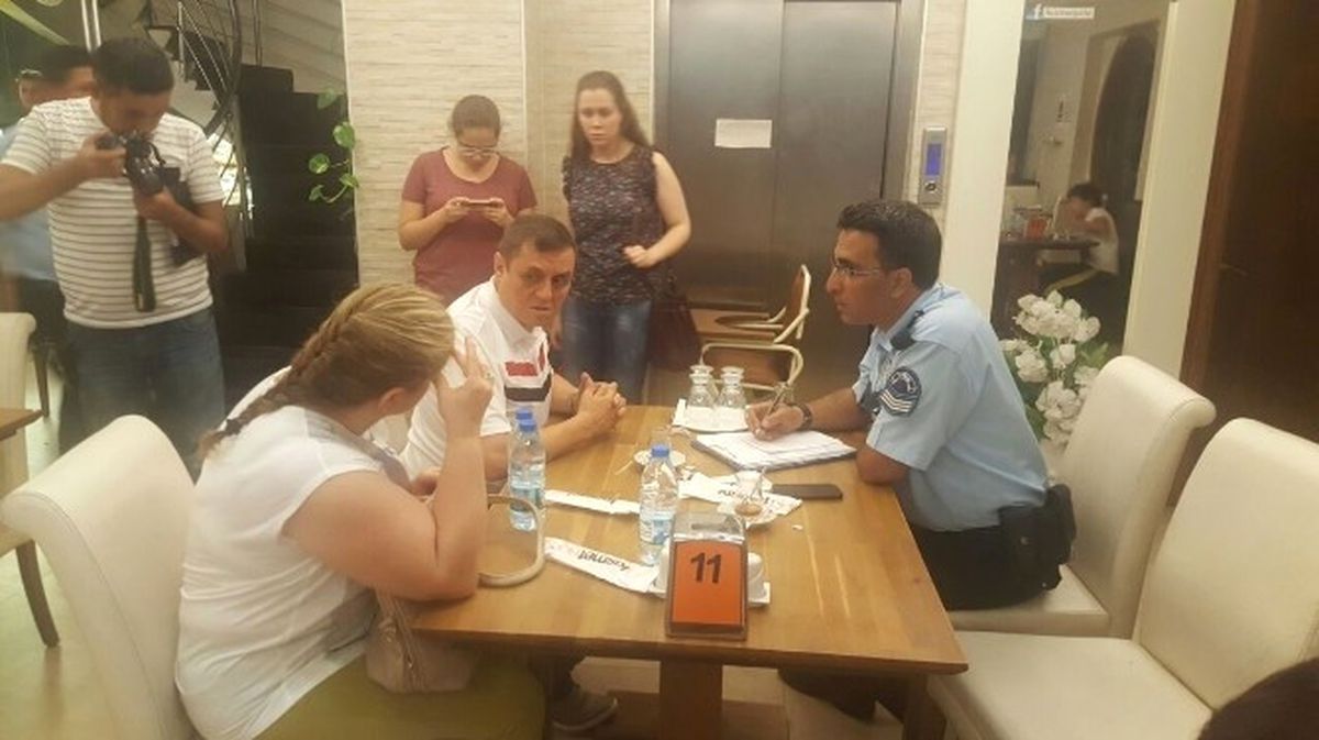Yemek Yerken Çantasını Çaldırdı