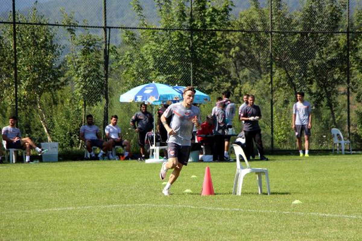 Adanaspor Teknik Direktörü İpekoğlu: Yabancı Futbolcular Türkiye Aleyhindeki Yayınlardan Etkineniyor