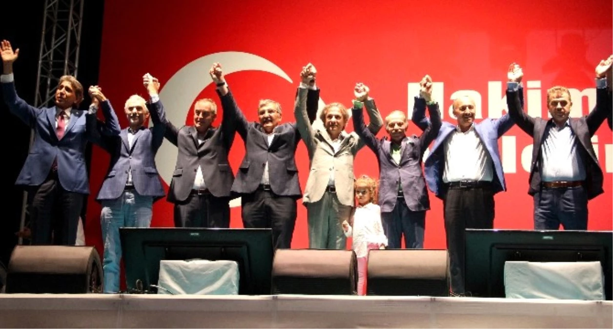 Ak Partili Belediye Başkanları, Taksim Meydanı\'nda Demokrasi Nöbeti Tutan Vatandaşlarla Bir Araya...