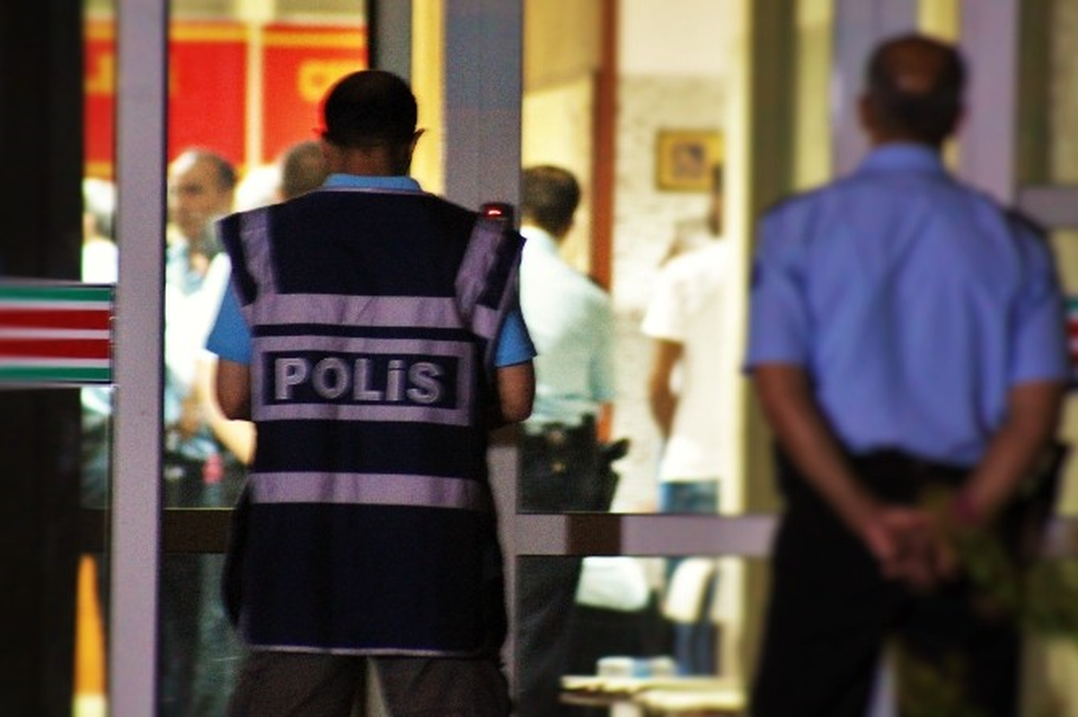 Aydın\'da 15 Polis Memuru Tutuklandı!