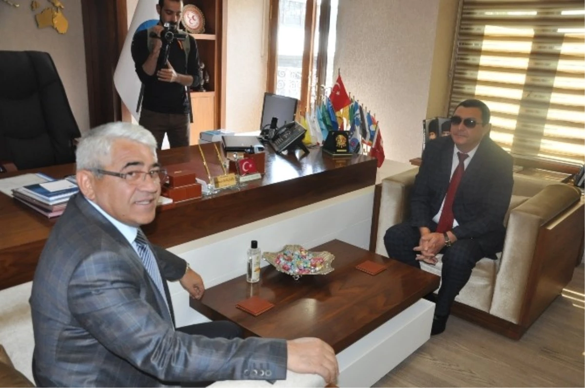 Azeri Belediye Başkanından Darbecilere Tokat Gibi Cevap
