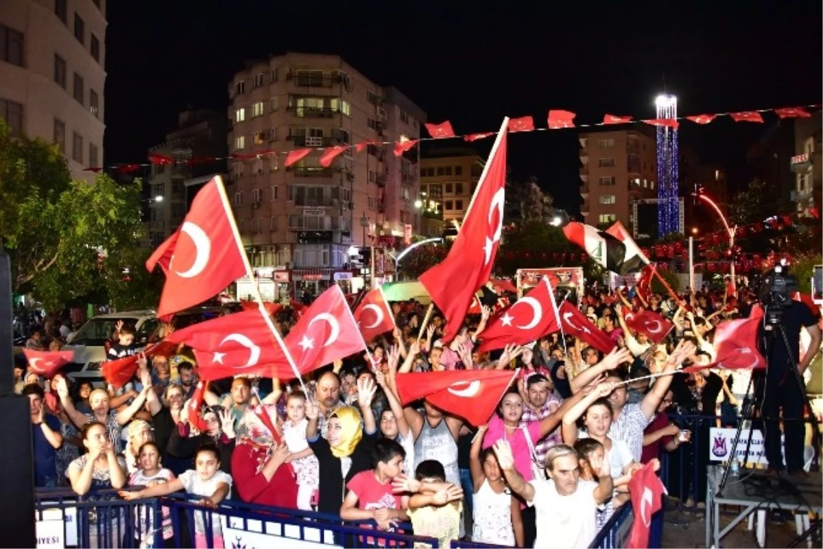 Demokrasi Nöbetleri Cumhuriyet Meydanında Devam Edecek