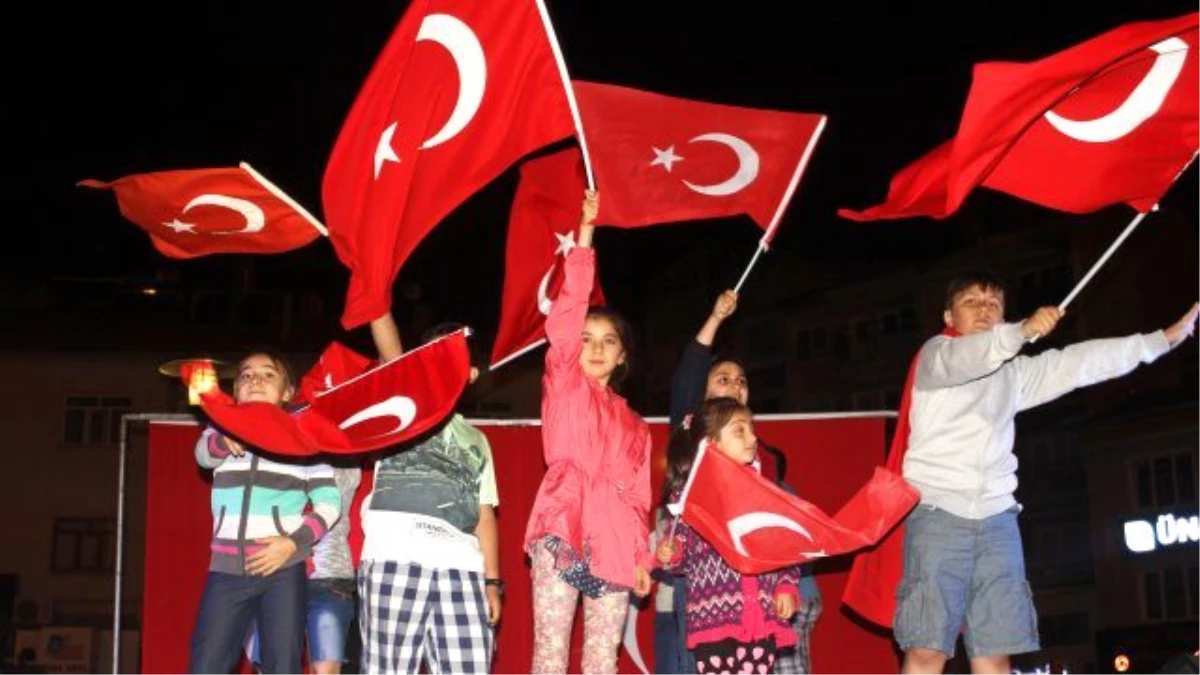 Develililer Gündüz İşinde Gece Demokrasi Nöbetinde 11. Gün