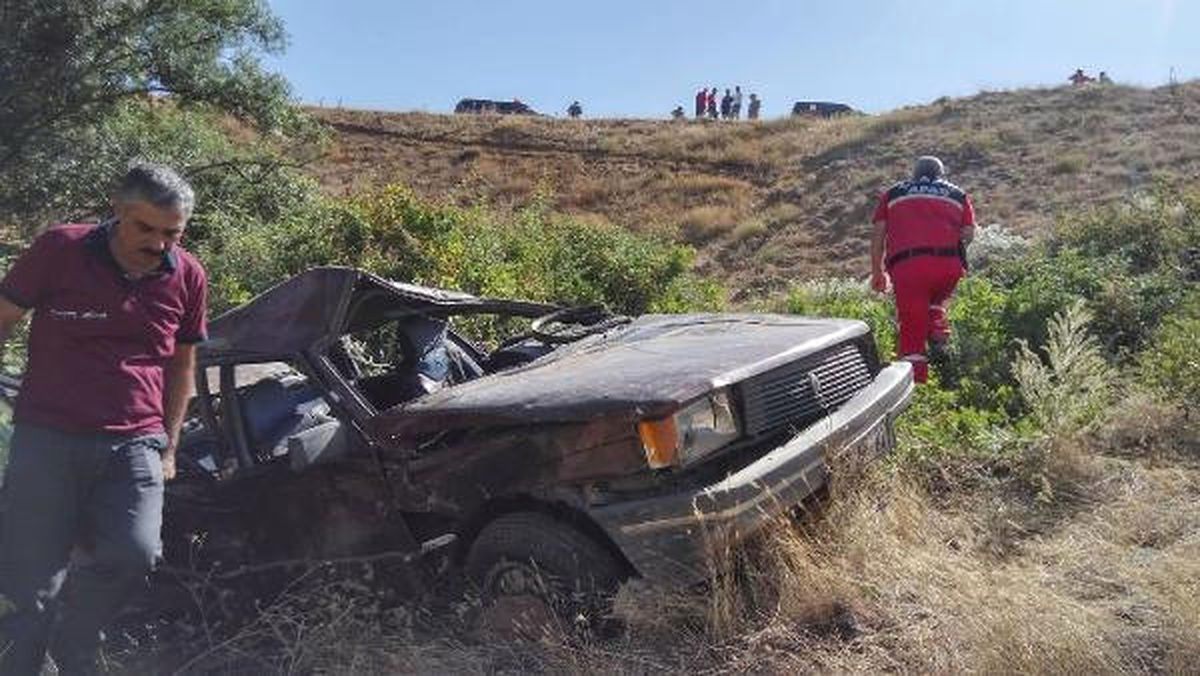 Elazığ\'da Uçuruma Yuvarlanan Otomobilde 10 Kişi Yaralandı