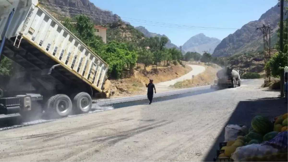 Hakkari-Çukurca Karayolu Asfaltlanıyor