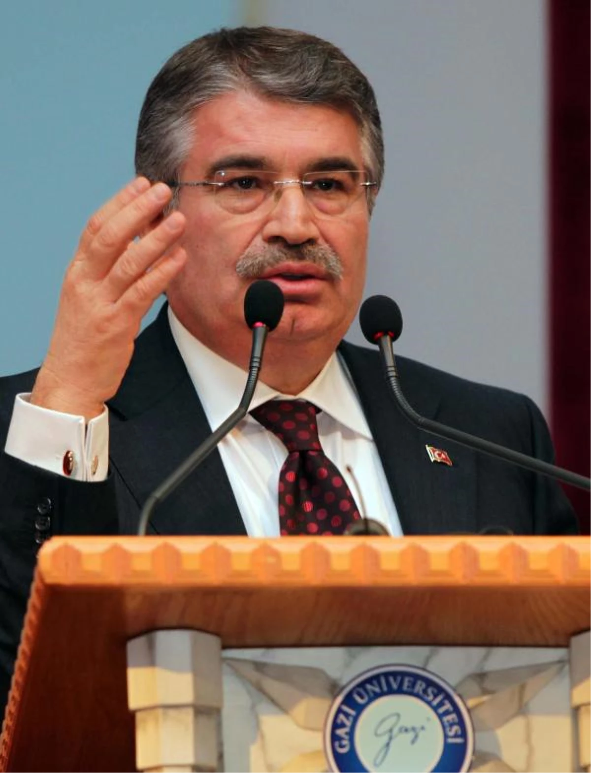 İçişleri Eski Bakanı Şahin: Yüce Devletimiz Alçakça Darbe Girişimine Maruz Bırakıldı