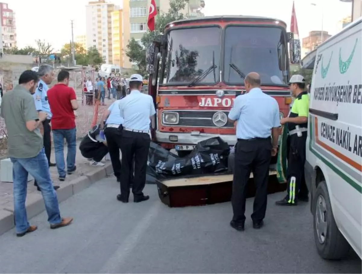 İşçi Servisinin Altında Kalan 12 Yaşındaki Çocuk Öldü