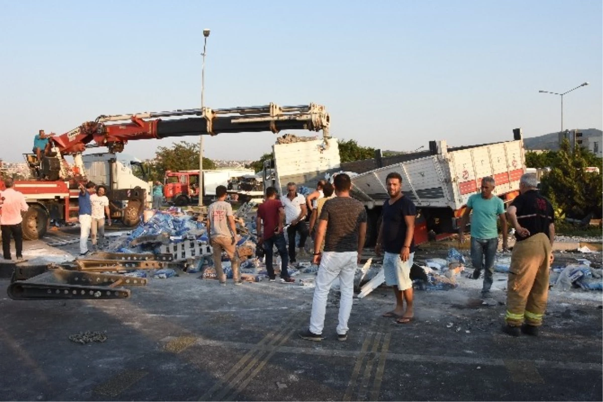 İzmir\'de Zincirleme Trafik Kazası: 1\'i Ağır 10 Yaralı