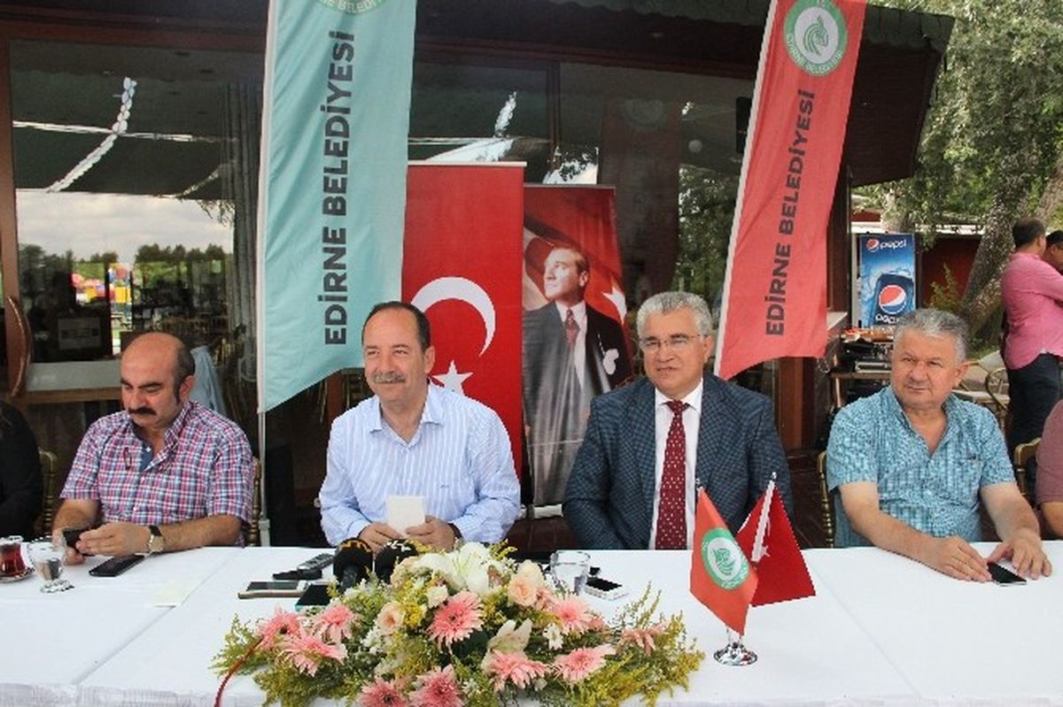 Kırkpınar\'daki Esnafa Gürkan\'dan Teşekkür