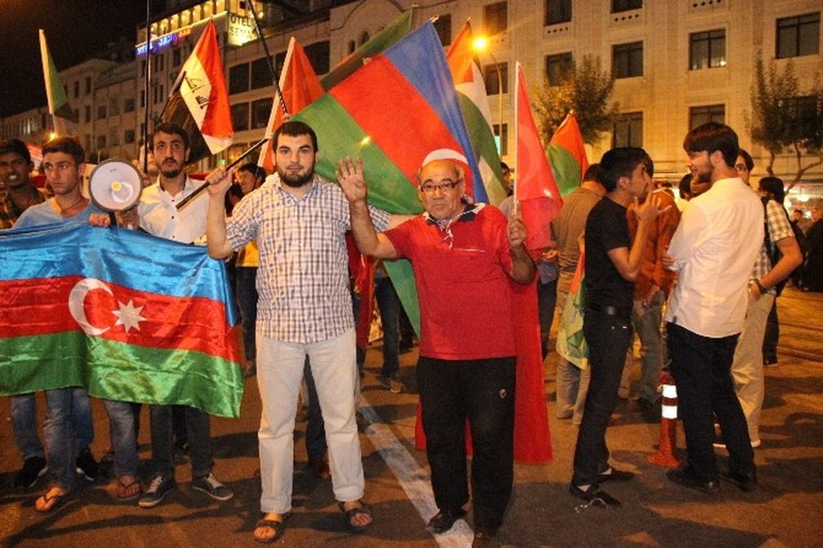 Konya\'da Demokrasi Nöbeti Devam Ediyor