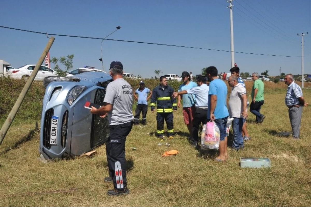 Manavgat\'ta Otomobil Takla Attı: 4 Yaralı